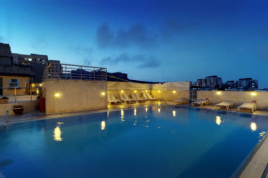 Caesar Premier Jerusalem Hotel - rooftop pool